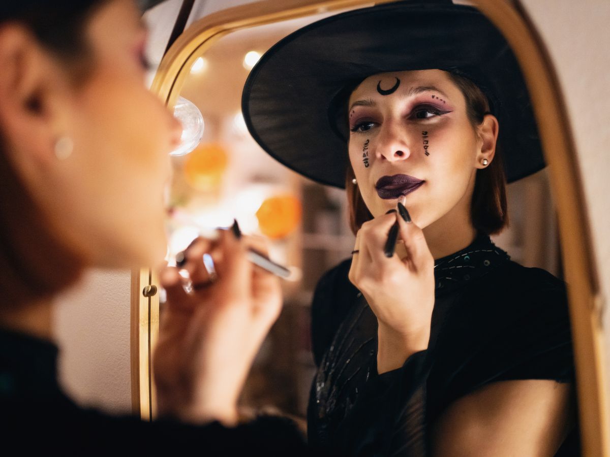 kobieta w stroju na Halloween
