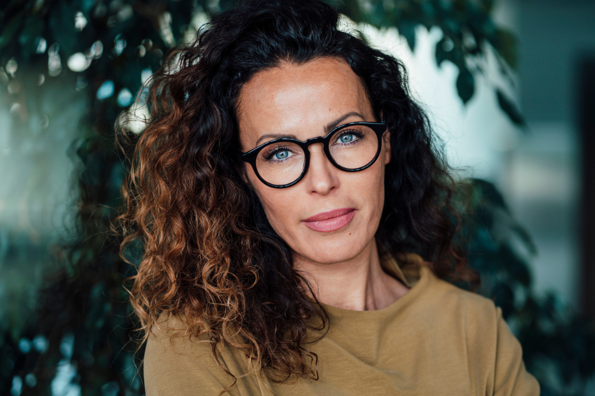 pewna siebie kobieta