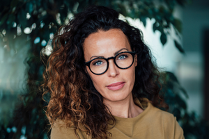 pewna siebie kobieta