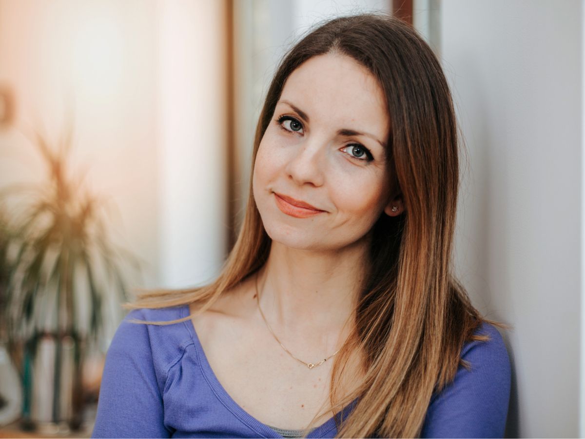 Uśmiechnięta kobieta rozwód