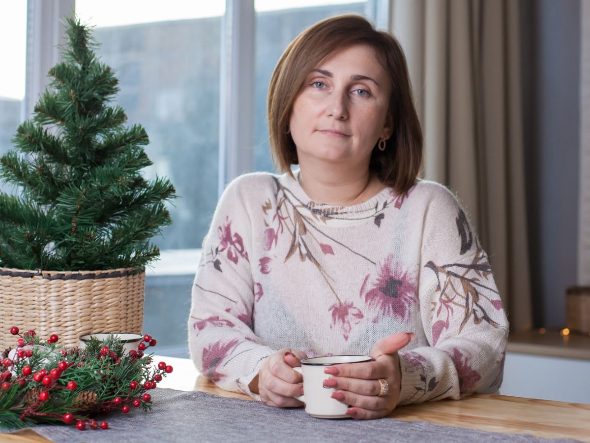 Smutna kobieta święta bn