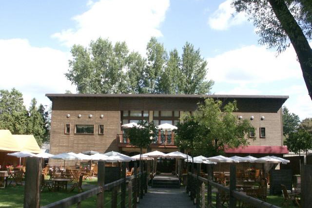 Boathouse Restaurant & Wine Lounge, restauracja