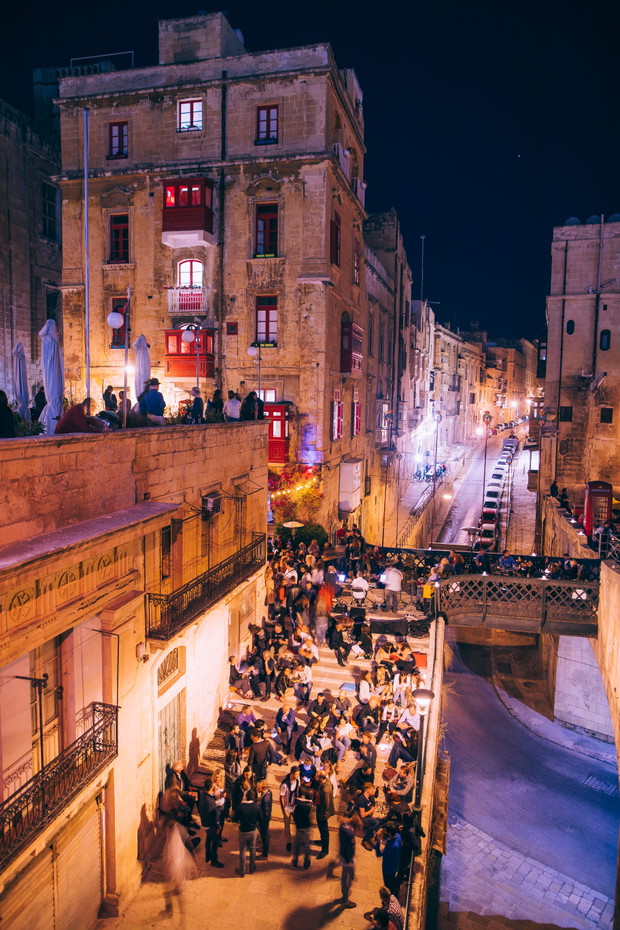Bridge-Bar-Valletta-at-night-68686e0