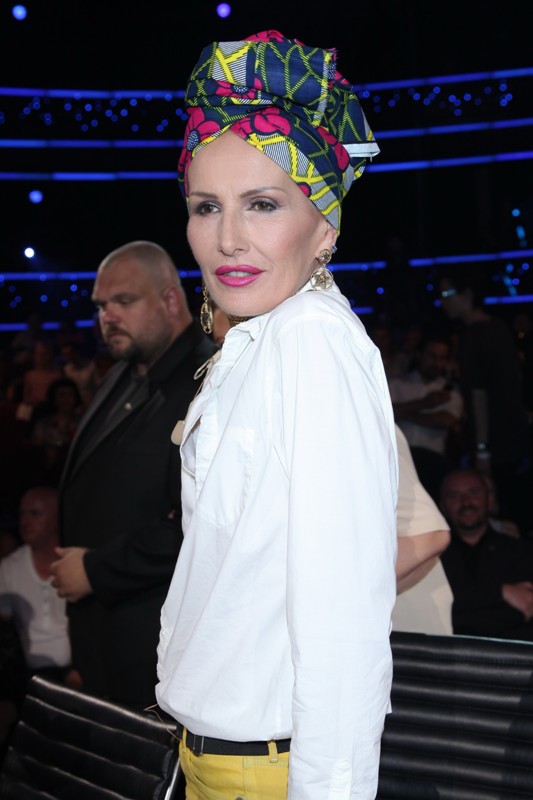 Kora w kolorowym turbanie