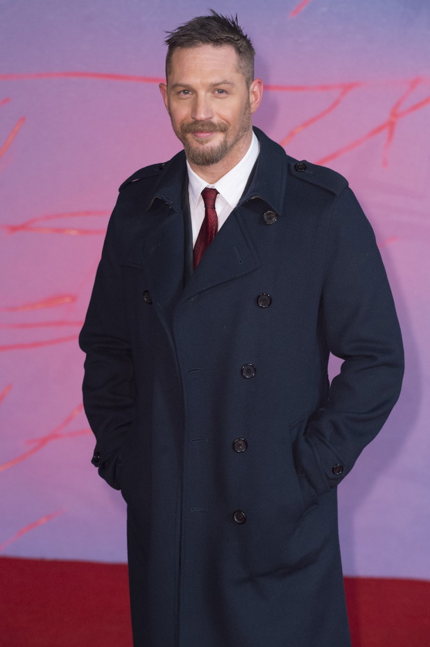 Tom Hardy w płaszczu