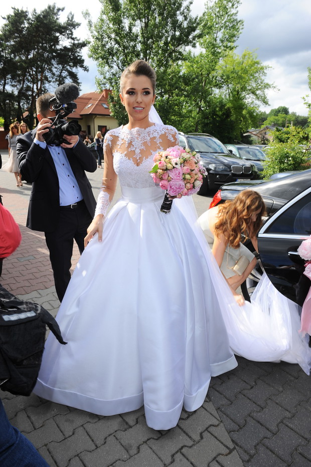 Agnieszka Szczurek w sukni ślubnej, na swoim ślubie z Kubą Wesołowskim