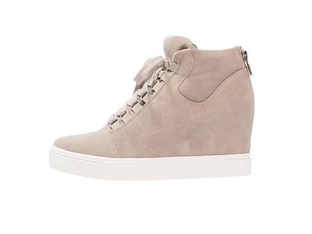 Sneakersy na koturnie Steve Madden, ok. 549 zł