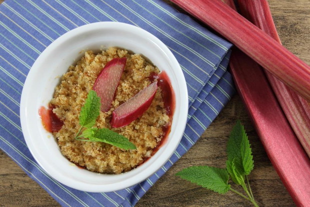 Crumble z rabarbarem