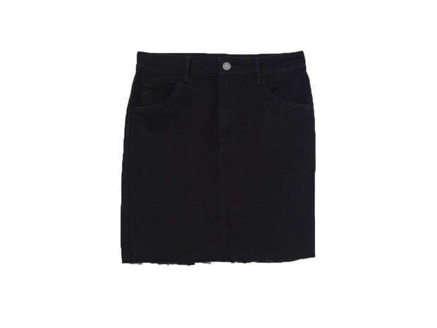 Czarna spódnica jeansowa, H&M, cena ok. 59,99 zł