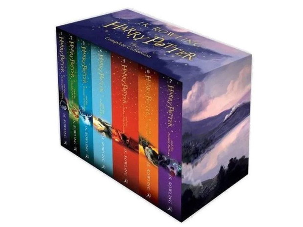 Mądry prezent na komunię 2023: zestaw książek Harry Potter, Księgarnia Edukacyjna, cena ok. 350 zł