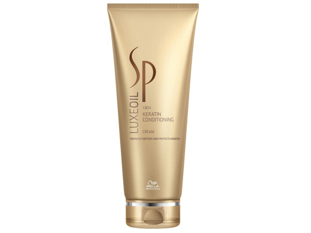 Krem-odżywka wzmacniająca i nawilżająca włosy z keratyną LuxeOil Keratin, Wella SP, cena: ok. 85 zł