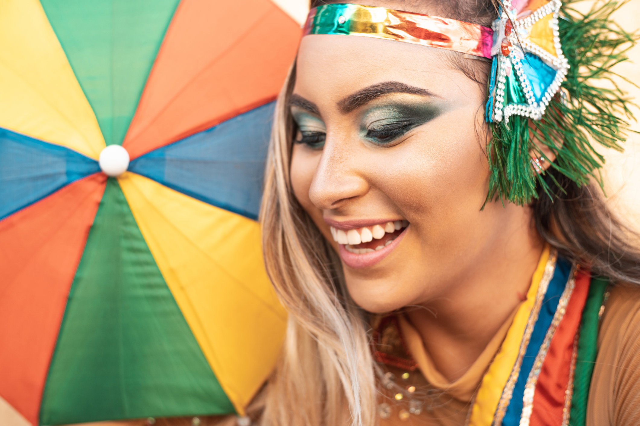 modny makijaż festiwalowy - jak zrobić, wskazówki, inspiracje, makijaż na festiwal 2023