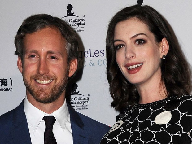 Anne Hathaway i Adam Shulman