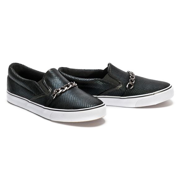 Czarne trampki slip-on Cropp, cena, ok. 79,99 zł