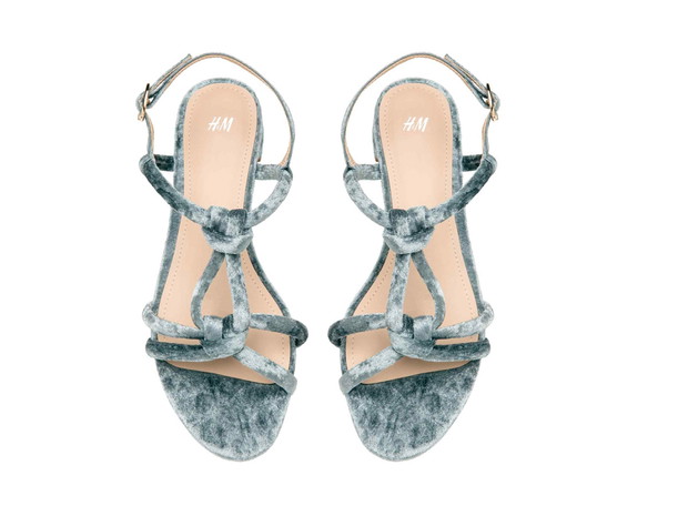 Welurowe sandały H&M, cena, ok. 79,90 zł