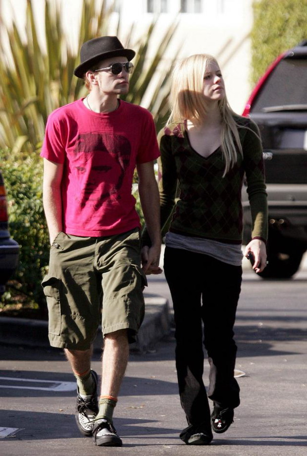 ALLONS175351AVRIL-LAVIGNE-DERYCK-WHIBLEY-01-2d11d1f