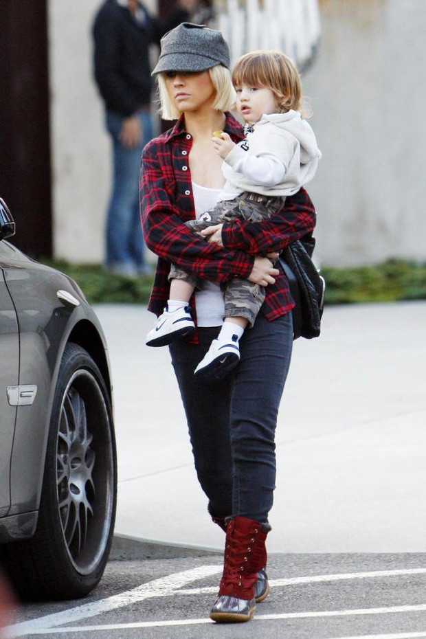 ALLONS765122Christina-Aguilera-z-synem-6ae8a58