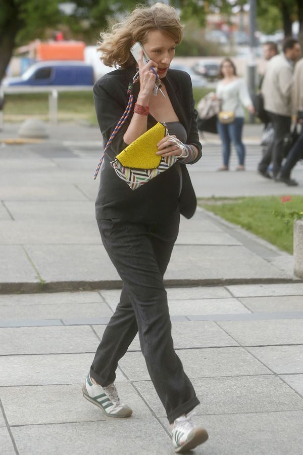 Magdalena Popławska ucieka przed fotoreporterami
