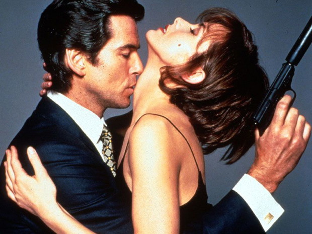 Pierce Brosnan i Izabella Scorupco
