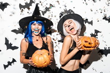 W co sie ubrać na Halloween 2023? Stylizacje na Halloween dla kobiet, pomysły na halloweenowy strój