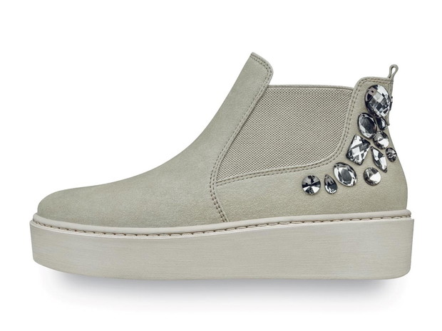 Buty na koturnie z kryształami Tamaris, cena ok. 319 zł