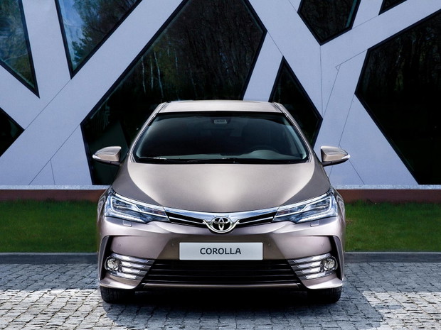 toyota-corolla-na-zewnatrz-02-pl-fulltcm-1015-713186-d4bf924