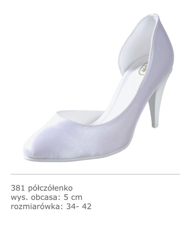 białe czółenka na obcasie