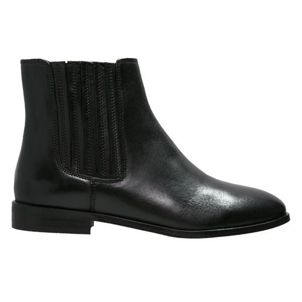 Botki na płaskiej podeszwie Kiomi, cena, ok. 309 zł / Zalando