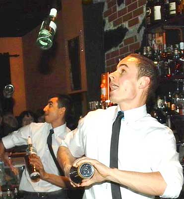 Jak zorganizować i co to jest drink bar na weselu?