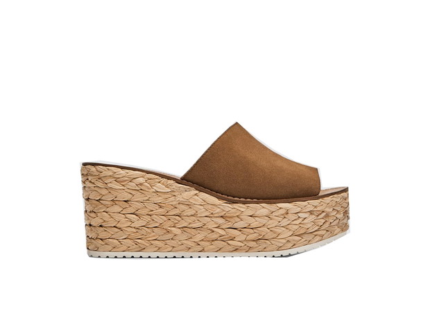 Stylowe buty na koturnei z zamszu Zara, cena ok. 159 zł