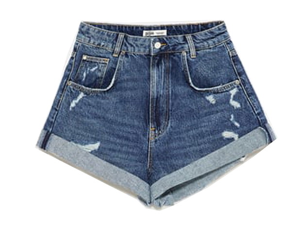 Szorty typu mom jeans z przetarciami Zara, cena ok. 69 zł