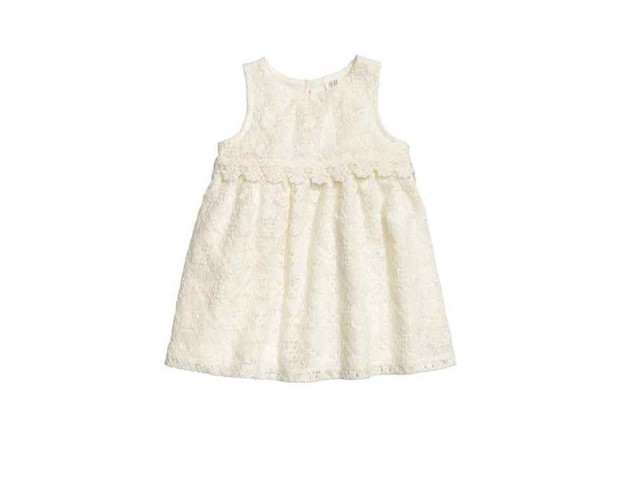 Koronkowa sukienka H&M, cena: 59,90 zł