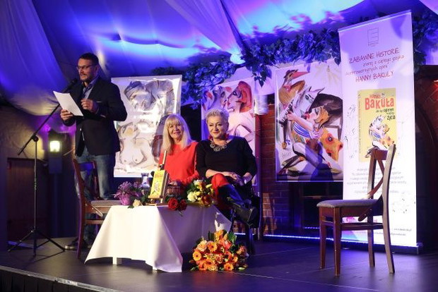Wojciech Zawioła, który wygłosił laudację oraz Maria Szabłowska i Hanna Bakuła