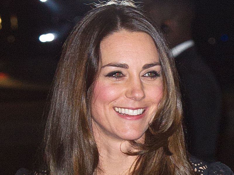 Księżna Kate w kreacji Jenny Packham na premierze najnowszego Bonda - "Spectre"