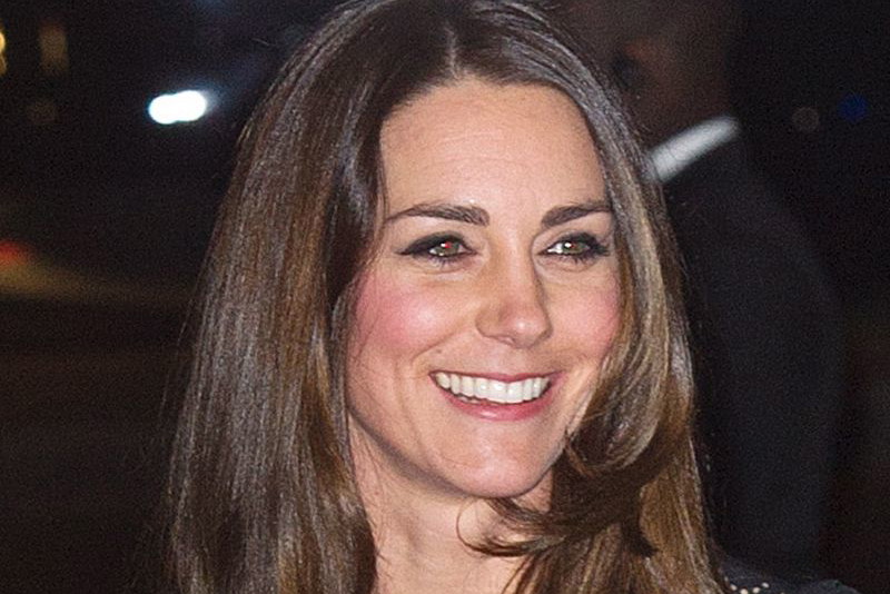 Księżna Kate w kreacji Jenny Packham na premierze najnowszego Bonda - "Spectre"