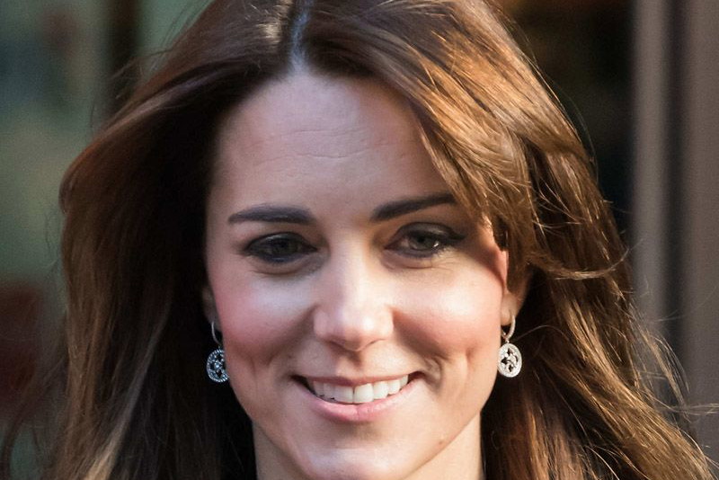 Księżna Kate w kreacji sprzed 3 lat i skróconych włosach
