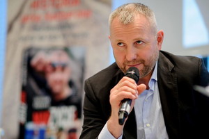 premiera książki, biografia