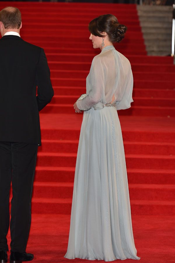 Księżna Kate w kreacji Jenny Packham na premierze najnowszego Bonda - Spectre