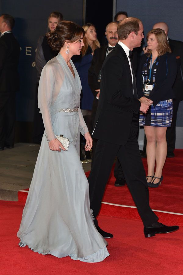 Księżna Kate w kreacji Jenny Packham na premierze najnowszego Bonda - Spectre