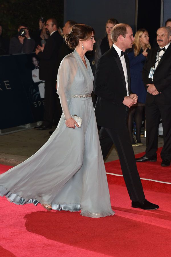 Księżna Kate w kreacji Jenny Packham na premierze najnowszego Bonda - Spectre