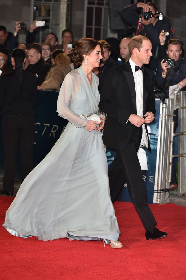 Księżna Kate w kreacji Jenny Packham na premierze najnowszego Bonda - Spectre