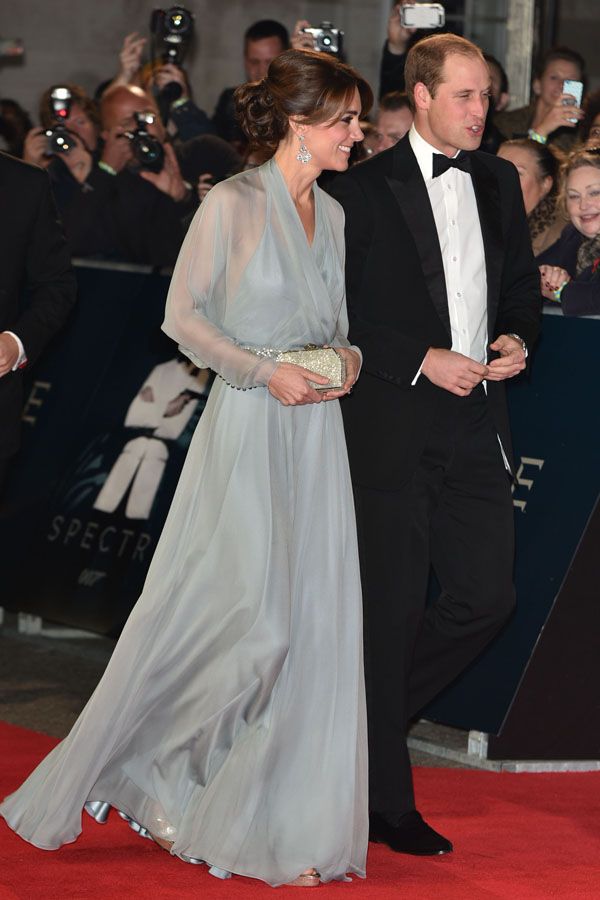 Księżna Kate w kreacji Jenny Packham na premierze najnowszego Bonda - Spectre