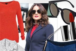 Salma Hayek w granacie i czerwieni