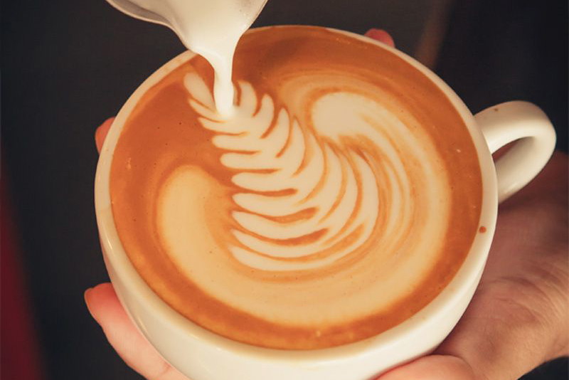 jak stworzyć wzorki na kawie, jak zrobić wzorek na kawie, jak zrobić wzorek na latte, latte art