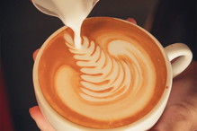 jak stworzyć wzorki na kawie, jak zrobić wzorek na kawie, jak zrobić wzorek na latte, latte art