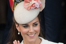 Księżna Kate w czerwonej sukience i tiarze