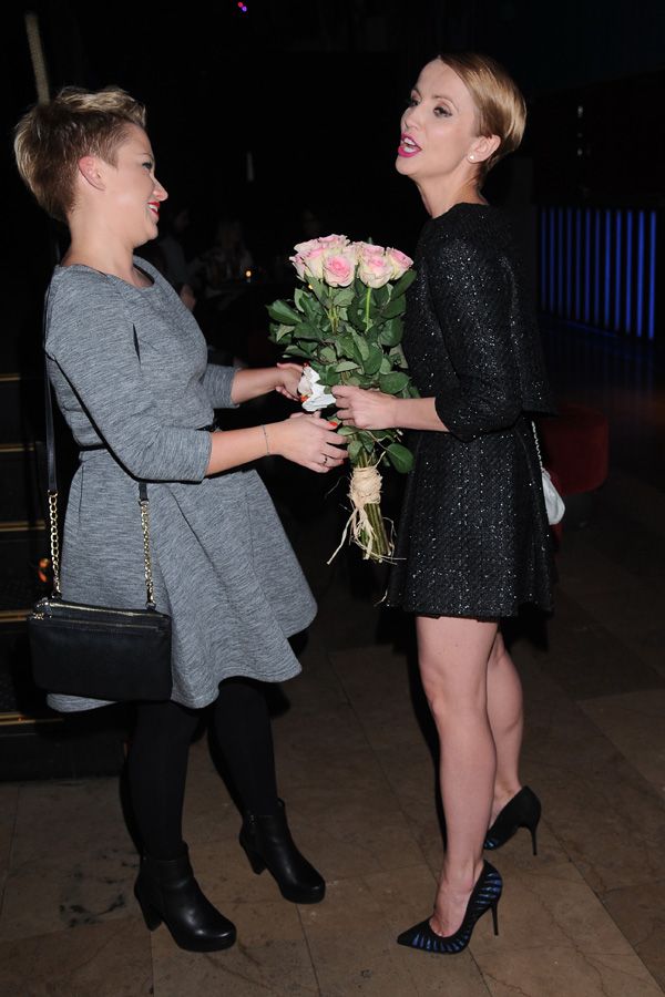 Katarzyna Zielińska z siostrą na drugiej premierze spektaklu Dajcie mi tenora