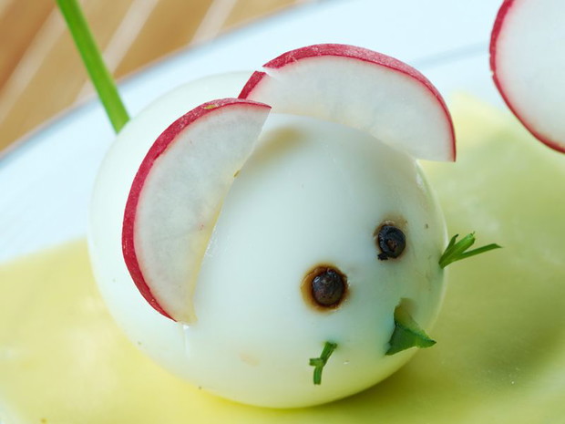 Dekoracje z warzyw i owoców: myszka
