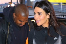 Kim Kardashian w sportowej bluzie i jedwabnej sukience