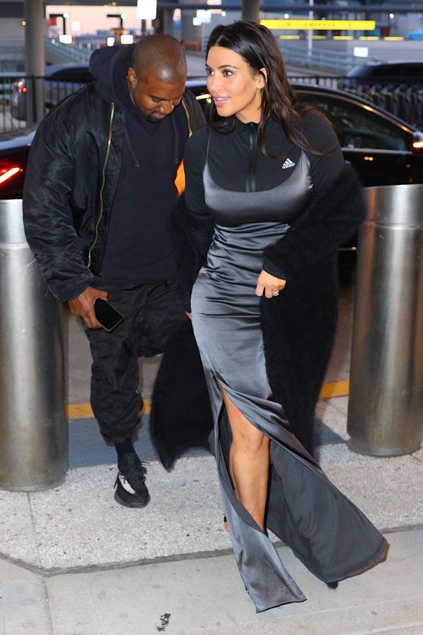 Kim Kardashian w sportowej bluzie i jedwabnej sukience